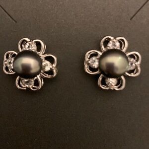Elegant Silver and Black Pearl crystal Earrings